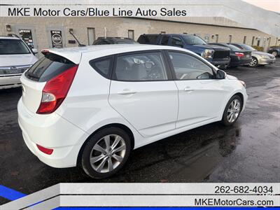 2013 Hyundai Accent SE   - Photo 2 - Muskego, WI 53150
