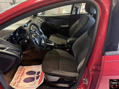 2012 Ford Focus SE - Photo 11 - Muskego, WI 53150