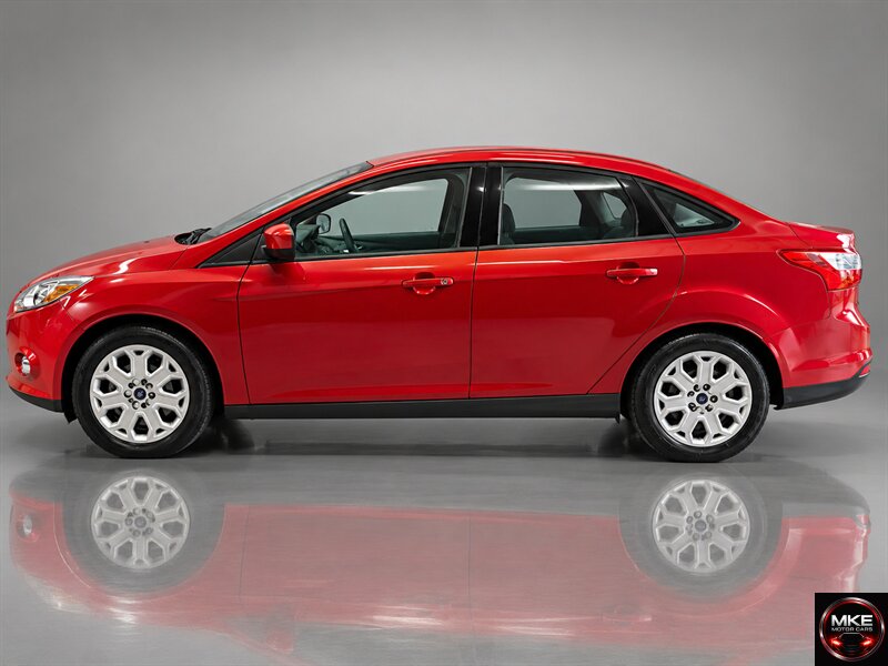 2012 Ford Focus SE   - Photo 1 - Muskego, WI 53150