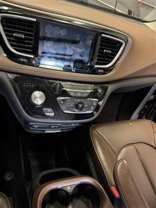 2017 Chrysler Pacifica Limited - Photo 4 - Muskego, WI 53150