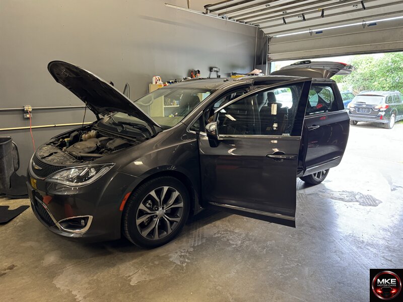 2017 Chrysler Pacifica Limited   - Photo 1 - Muskego, WI 53150