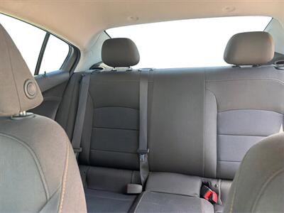 2019 Chevrolet Cruze LS   - Photo 13 - Houston, TX 77083