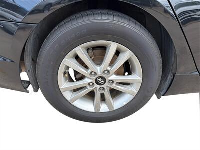 2017 Hyundai SONATA - Photo 18 - Houston, TX 77083