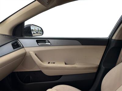 2017 Hyundai SONATA - Photo 15 - Houston, TX 77083