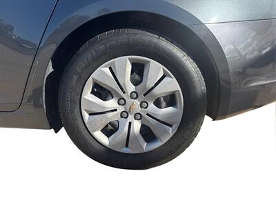 2013 Chevrolet Cruze LS Auto - Photo 17 - Houston, TX 77083