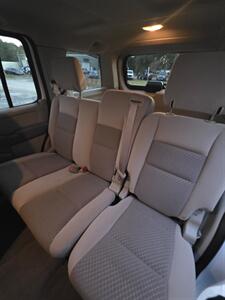 2006 Ford Explorer XLS   - Photo 9 - , Moncks Corner, SC 29461