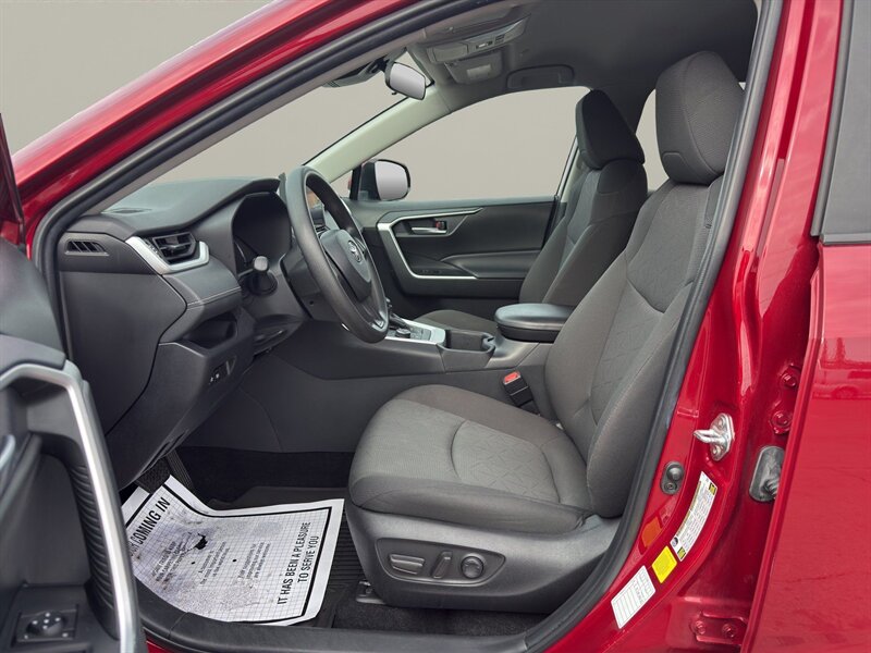 2024 Toyota RAV4 Hybrid XLE - Photo 9 - Warrington, PA 18976