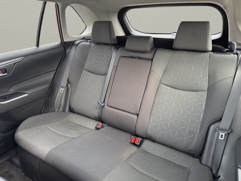 2024 Toyota RAV4 Hybrid XLE - Photo 13 - Warrington, PA 18976