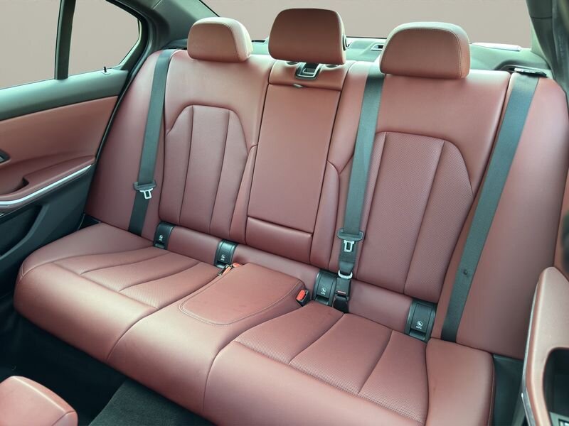 2023 BMW 330e xDrive - Photo 12 - Warrington, PA 18976