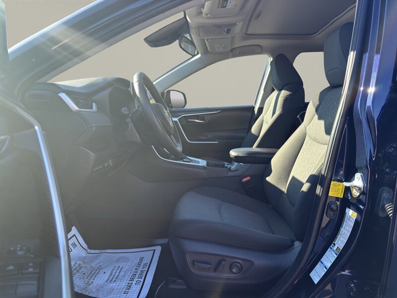 2022 Toyota RAV4 Hybrid XLE - Photo 9 - Warrington, PA 18976