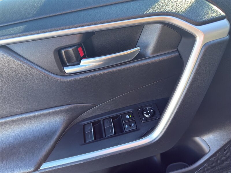 2022 Toyota RAV4 Hybrid XLE - Photo 12 - Warrington, PA 18976