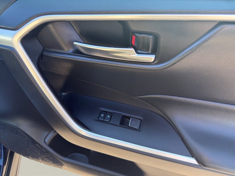 2022 Toyota RAV4 Hybrid XLE - Photo 17 - Warrington, PA 18976