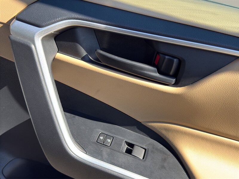 2022 Toyota RAV4 Hybrid LE - Photo 17 - Warrington, PA 18976