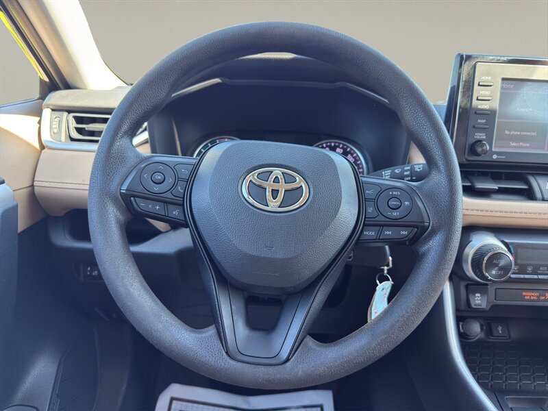 2022 Toyota RAV4 Hybrid LE - Photo 10 - Warrington, PA 18976