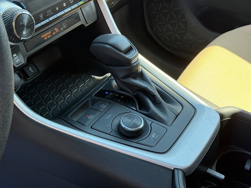 2022 Toyota RAV4 Hybrid LE - Photo 15 - Warrington, PA 18976