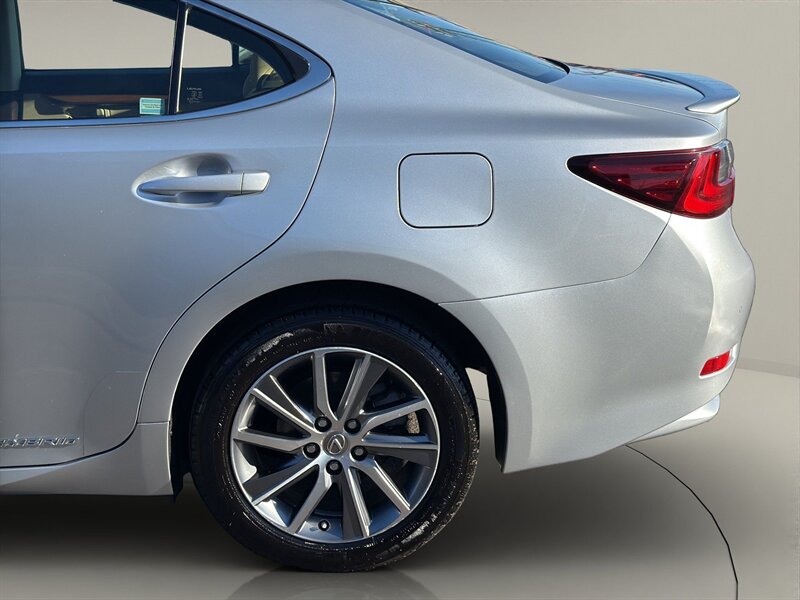 2016 Lexus ES 300h - Photo 17 - Warrington, PA 18976
