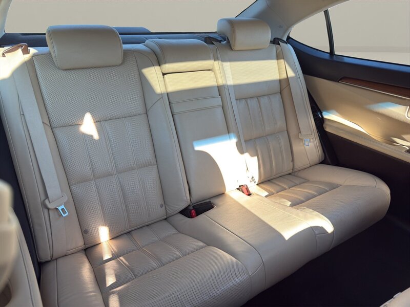 2016 Lexus ES 300h - Photo 13 - Warrington, PA 18976