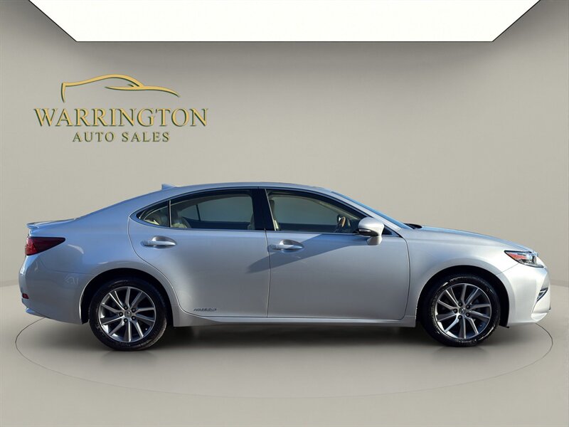 2016 Lexus ES 300h - Photo 2 - Warrington, PA 18976