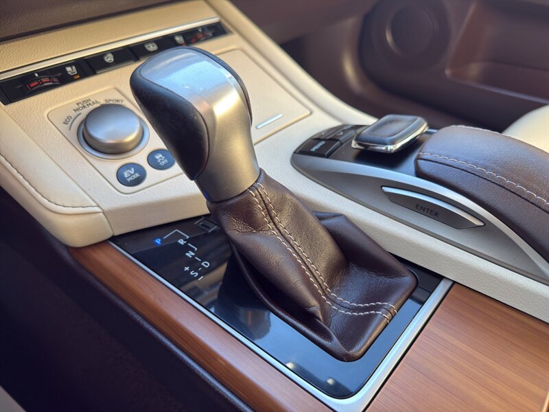 2016 Lexus ES 300h - Photo 9 - Warrington, PA 18976