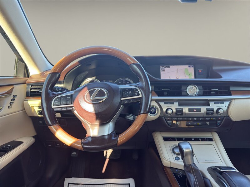 2016 Lexus ES 300h - Photo 8 - Warrington, PA 18976