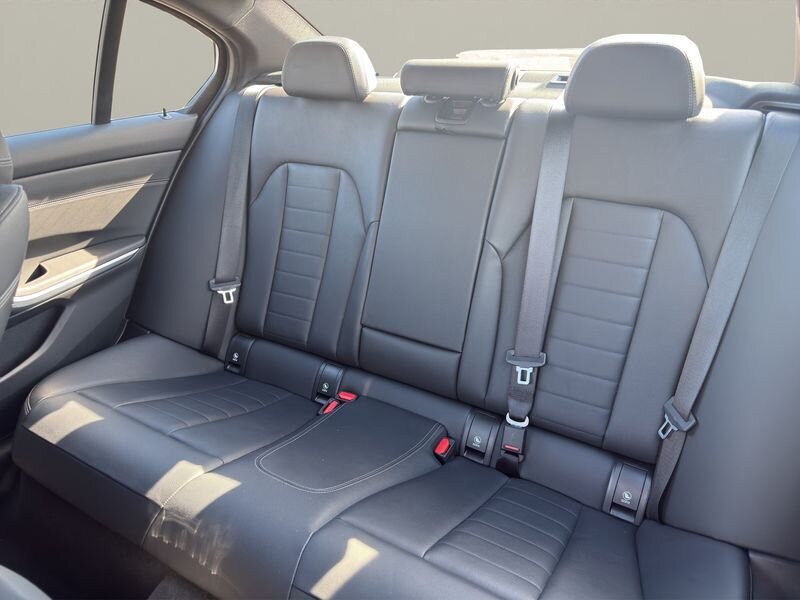 2023 BMW 330i xDrive - Photo 14 - Warrington, PA 18976