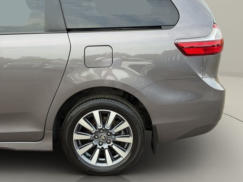 2020 Toyota Sienna XLE - Photo 24 - Warrington, PA 18976