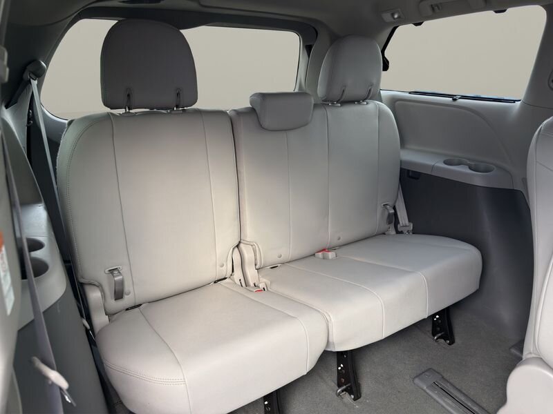 2020 Toyota Sienna XLE - Photo 27 - Warrington, PA 18976