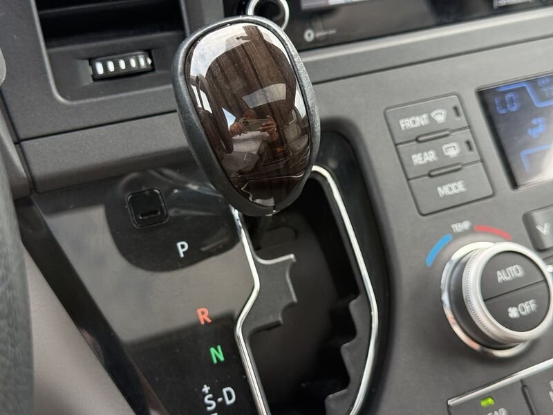 2020 Toyota Sienna XLE - Photo 15 - Warrington, PA 18976