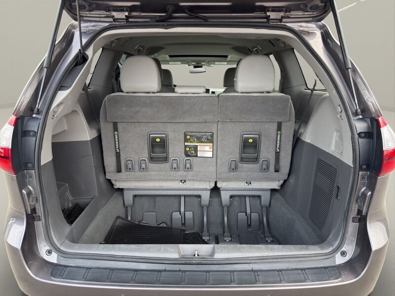 2020 Toyota Sienna XLE - Photo 21 - Warrington, PA 18976