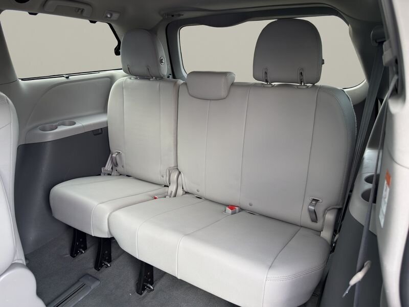 2020 Toyota Sienna XLE - Photo 28 - Warrington, PA 18976