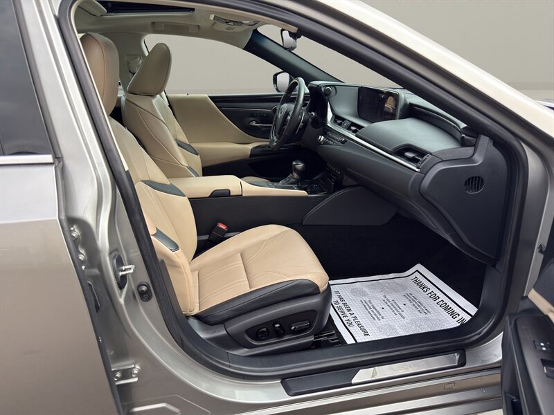 2021 Lexus ES 300h Luxury - Photo 19 - Warrington, PA 18976