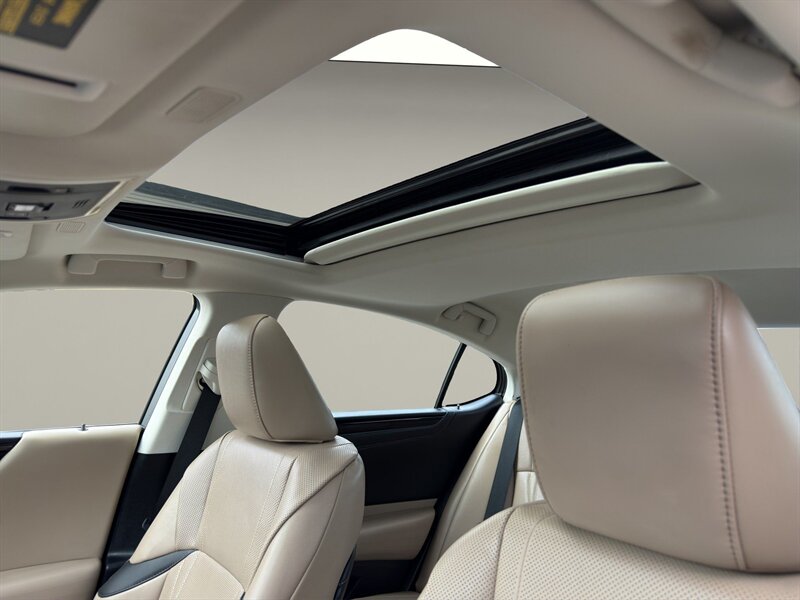 2021 Lexus ES 300h Luxury - Photo 24 - Warrington, PA 18976