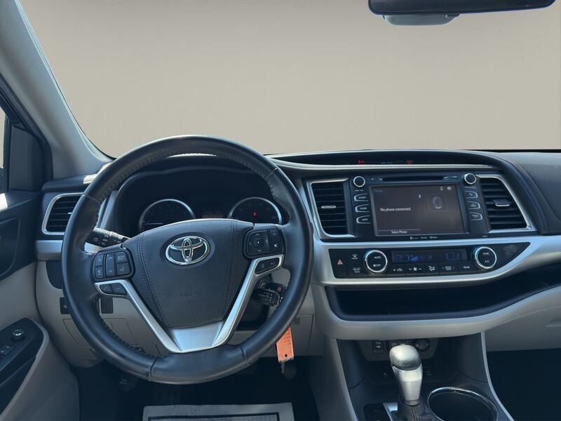 2019 Toyota Highlander LE - Photo 14 - Warrington, PA 18976