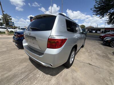 2010 Toyota Highlander 4 cylinder 5D SUV - Photo 4 - Houston, TX 77063-5630