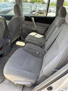 2010 Toyota Highlander 4 cylinder 5D SUV - Photo 8 - Houston, TX 77063-5630