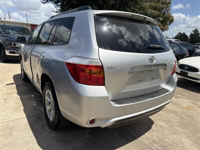 2010 Toyota Highlander 4 cylinder 5D SUV - Photo 6 - Houston, TX 77063-5630