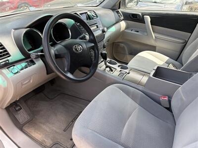 2010 Toyota Highlander 4 cylinder 5D SUV - Photo 7 - Houston, TX 77063-5630