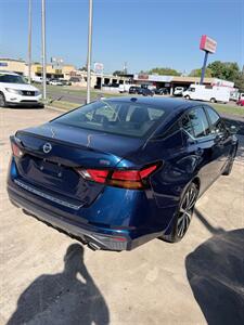 2022 Nissan Altima 2.5 SR   - Photo 3 - Houston, TX 77063-5630