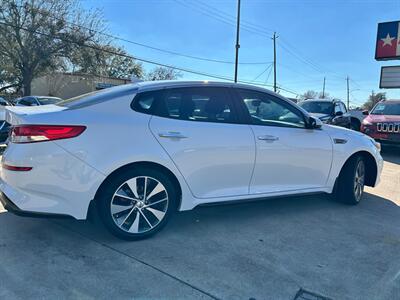 2019 Kia Optima LX   - Photo 9 - Houston, TX 77063-5630
