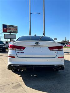 2019 Kia Optima LX   - Photo 10 - Houston, TX 77063-5630