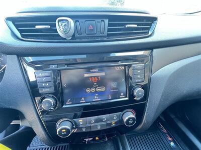 2020 Nissan Rogue Sport S   - Photo 18 - Houston, TX 77063-5630