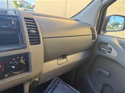 2005 Nissan Frontier SE 4dr Crew Cab SE - Photo 14 - Houston, TX 77063-5630