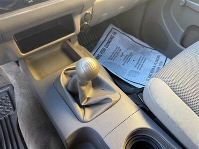 2005 Nissan Frontier SE 4dr Crew Cab SE - Photo 12 - Houston, TX 77063-5630