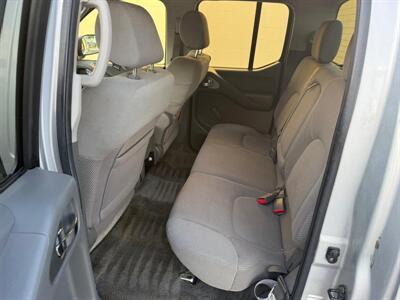 2005 Nissan Frontier SE 4dr Crew Cab SE - Photo 9 - Houston, TX 77063-5630