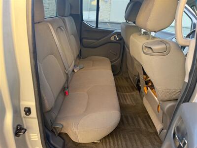 2005 Nissan Frontier SE 4dr Crew Cab SE - Photo 8 - Houston, TX 77063-5630