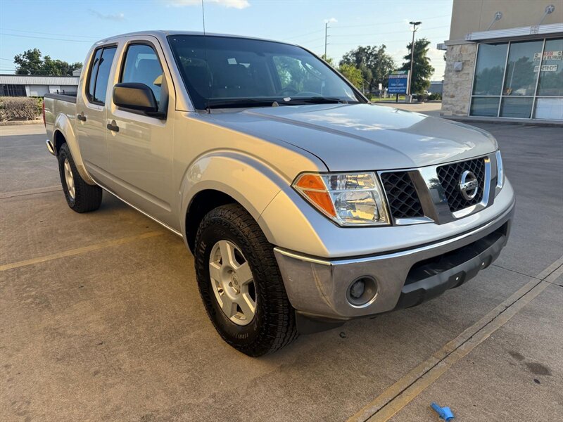 2005 Nissan Frontier SE 4dr Crew Cab SE   - Photo 1 - Houston, TX 77063-5630