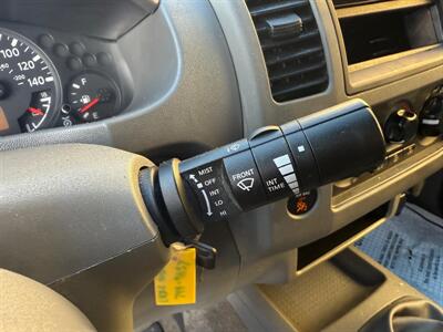 2005 Nissan Frontier SE 4dr Crew Cab SE - Photo 15 - Houston, TX 77063-5630