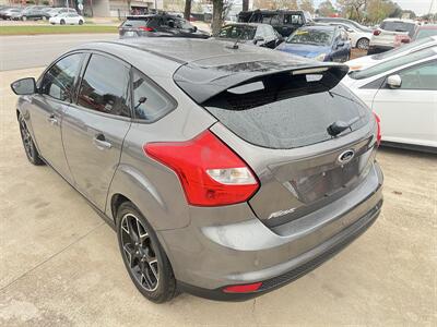 2014 Ford Focus SE - Photo 9 - Houston, TX 77063-5630