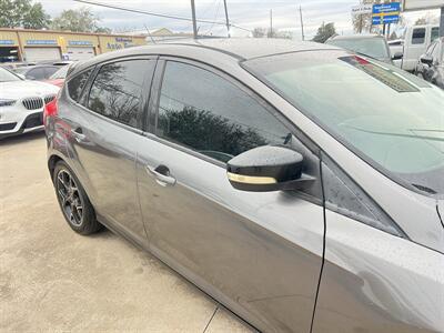 2014 Ford Focus SE - Photo 8 - Houston, TX 77063-5630