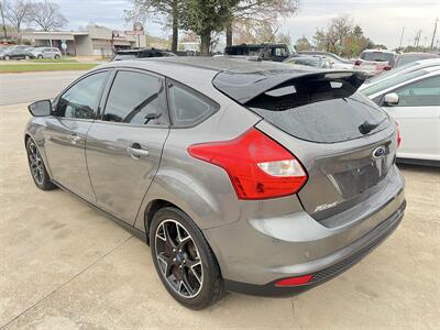 2014 Ford Focus SE - Photo 4 - Houston, TX 77063-5630